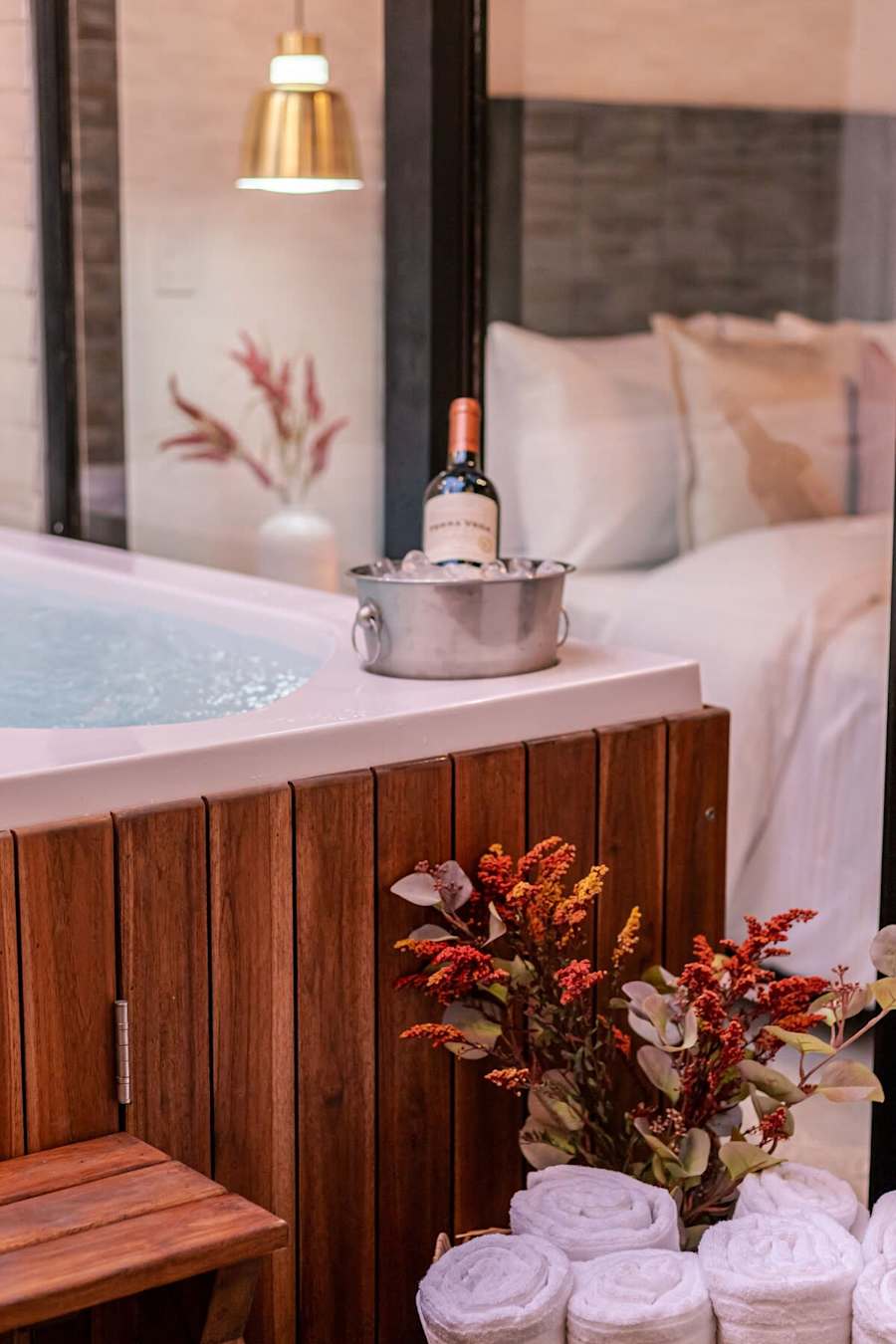 Private jacuzzi with towels